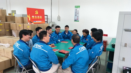 两代人的对话交流 不一样的党日活动