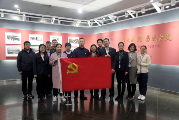 回顾历史，启迪未来——通信信息集团开展“纪念改革开放四十周年”主题党日活动