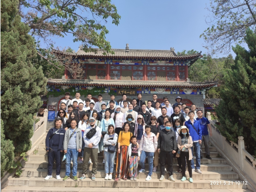 感受美丽自然 ——智慧城市公司组织开展春游活动