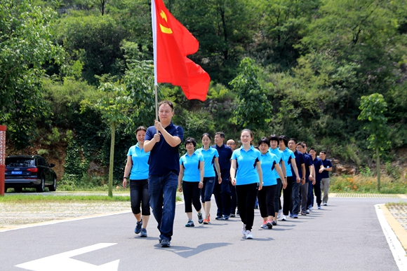 电缆集团“重走长征路”助力“两学一做”