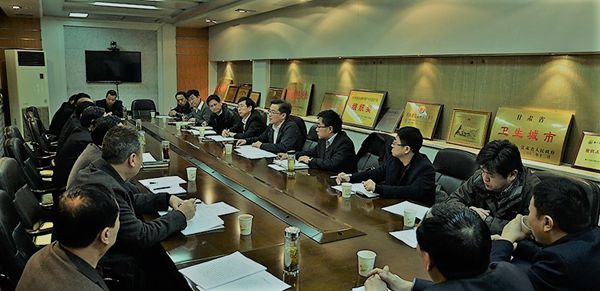 中国通号副总裁陈红就天缆公司出城入园及有轨电车项目合作进展情况在天水实地查看
