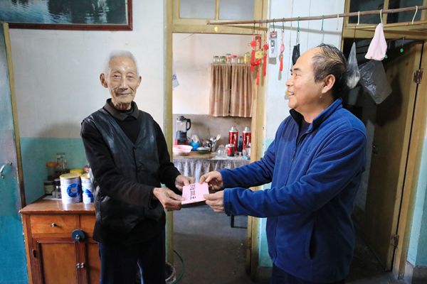 电缆集团党委认真开展走访慰问参加抗美援朝老战士活动