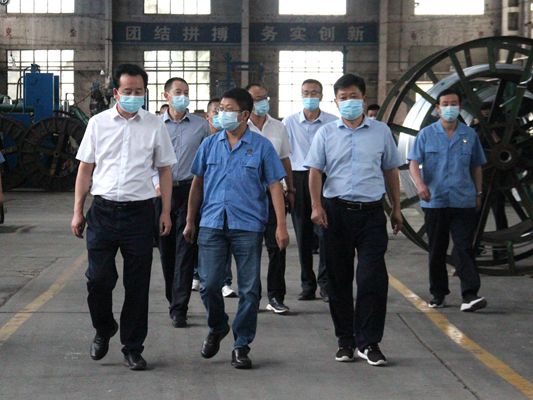 天水市秦州区区委副书记、区长孟晓龙一行到电缆集团天缆公司调研