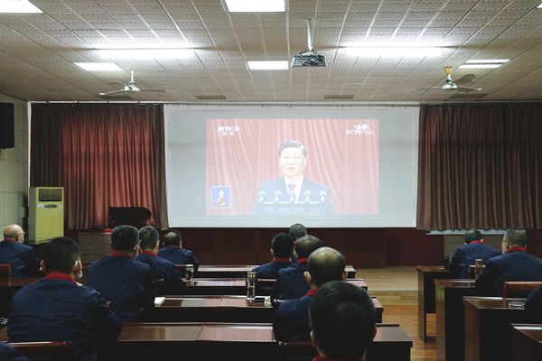 电缆集团党委组织收听收看党的二十大开幕会盛况