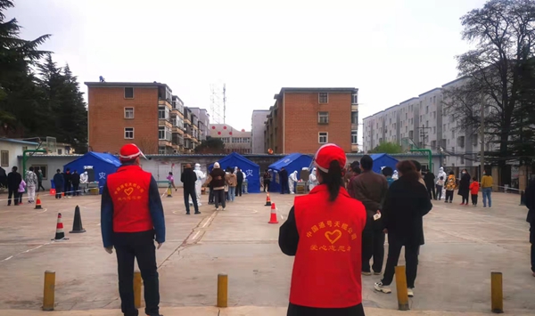 志愿者抗疫一线显担当