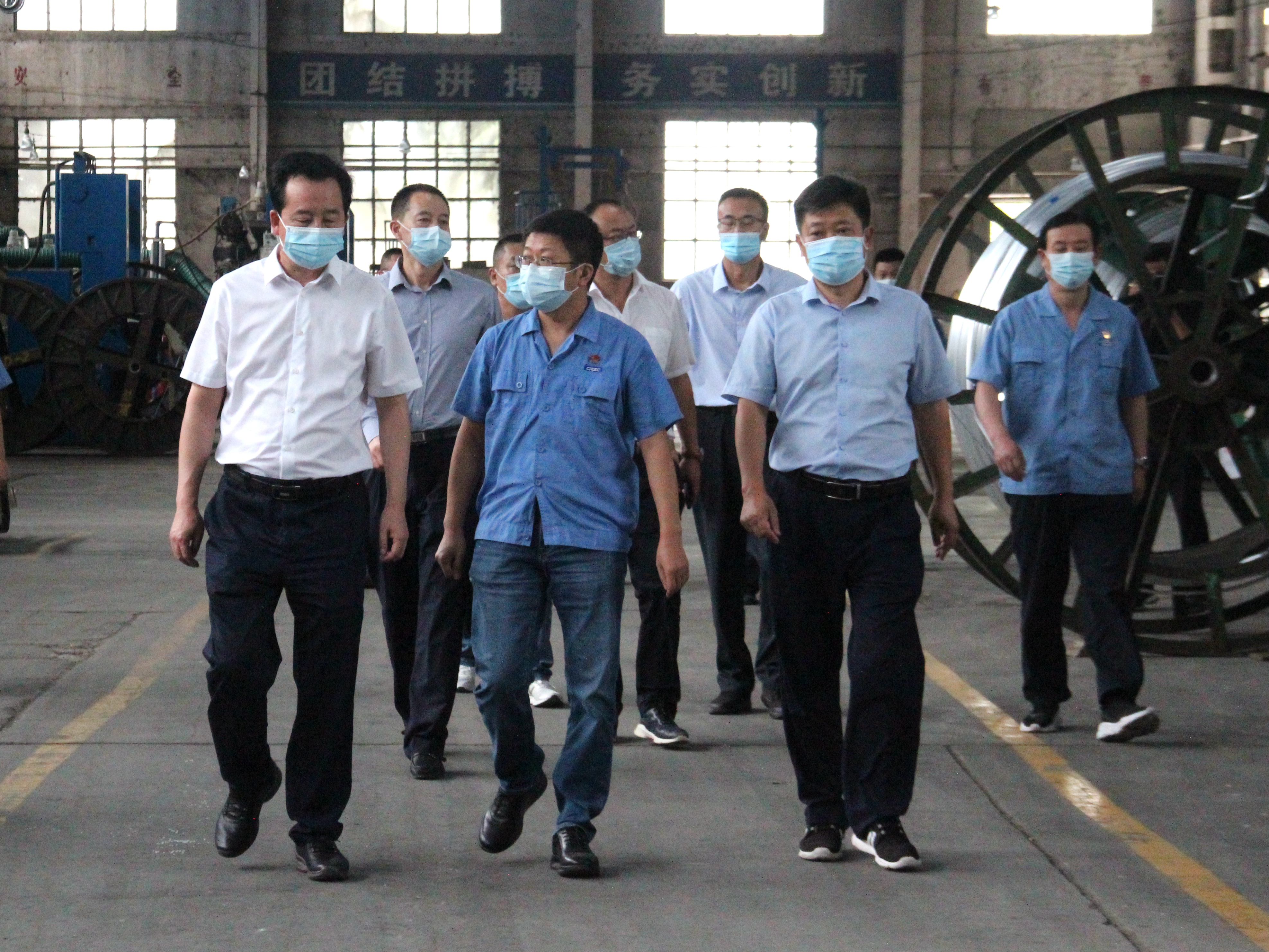天水市秦州区区长孟晓龙一行到天缆公司调研