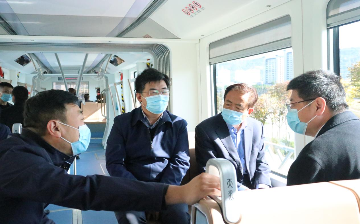 甘肃省十四次党代会第五专题组莅临天水有轨电车示范线工程（一期）实地调研