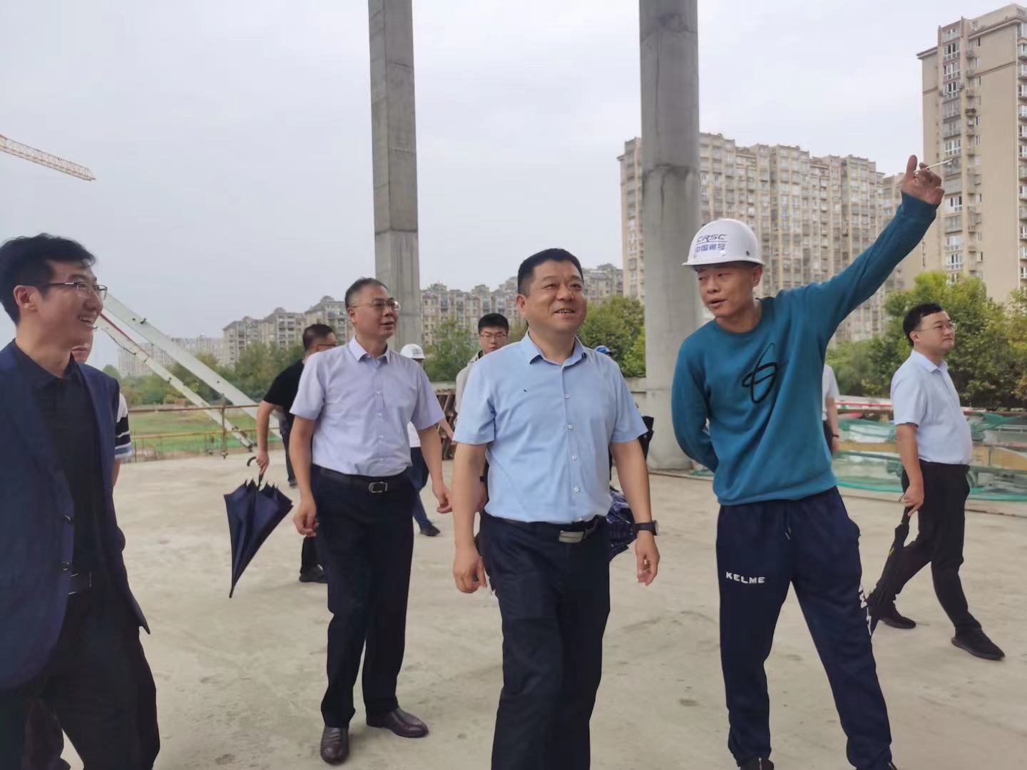 泰兴市领导一行督促检查实验初中在建工程
