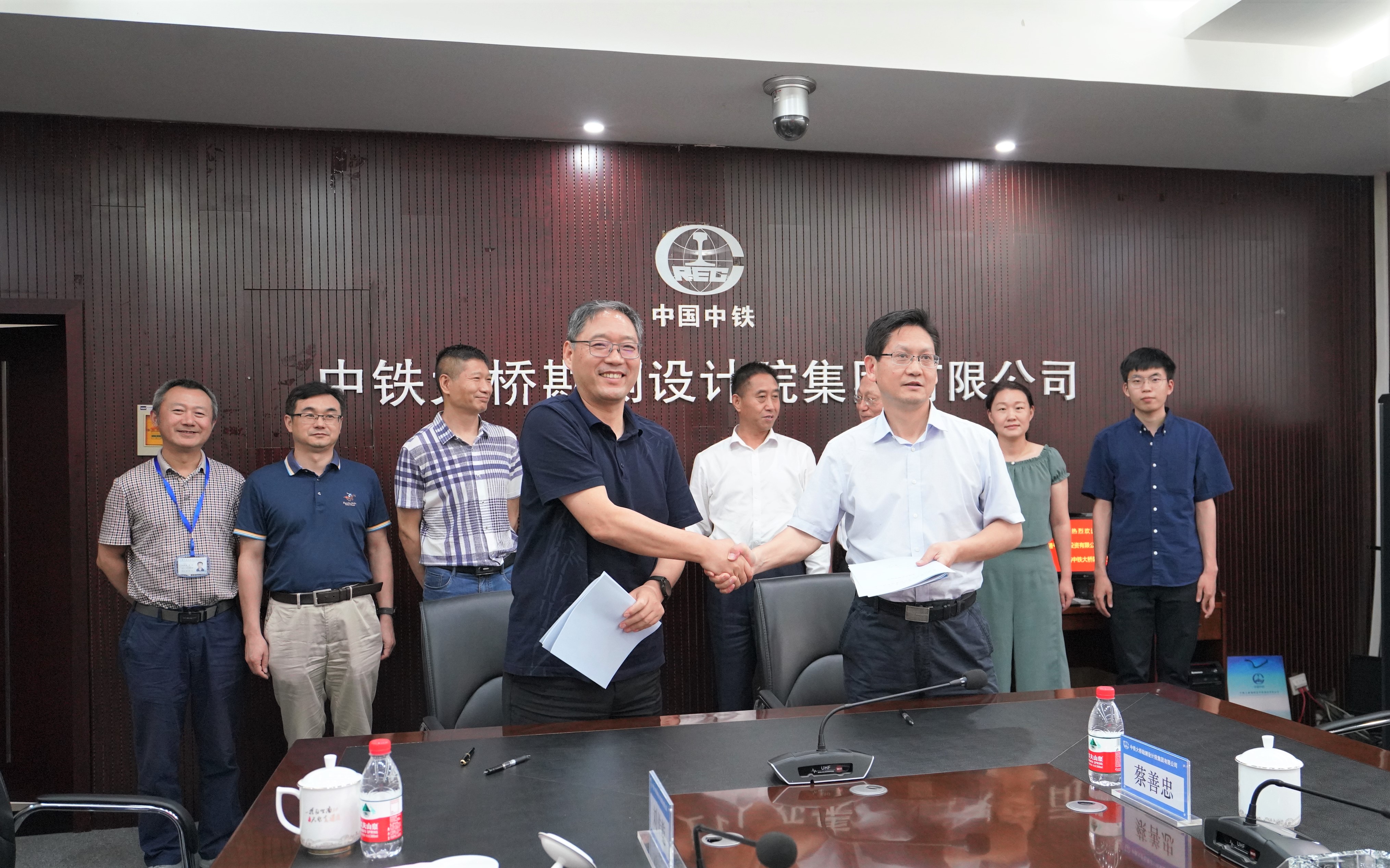 通号创新投资有限公司与中铁大桥勘测设计院签署战略合作协议