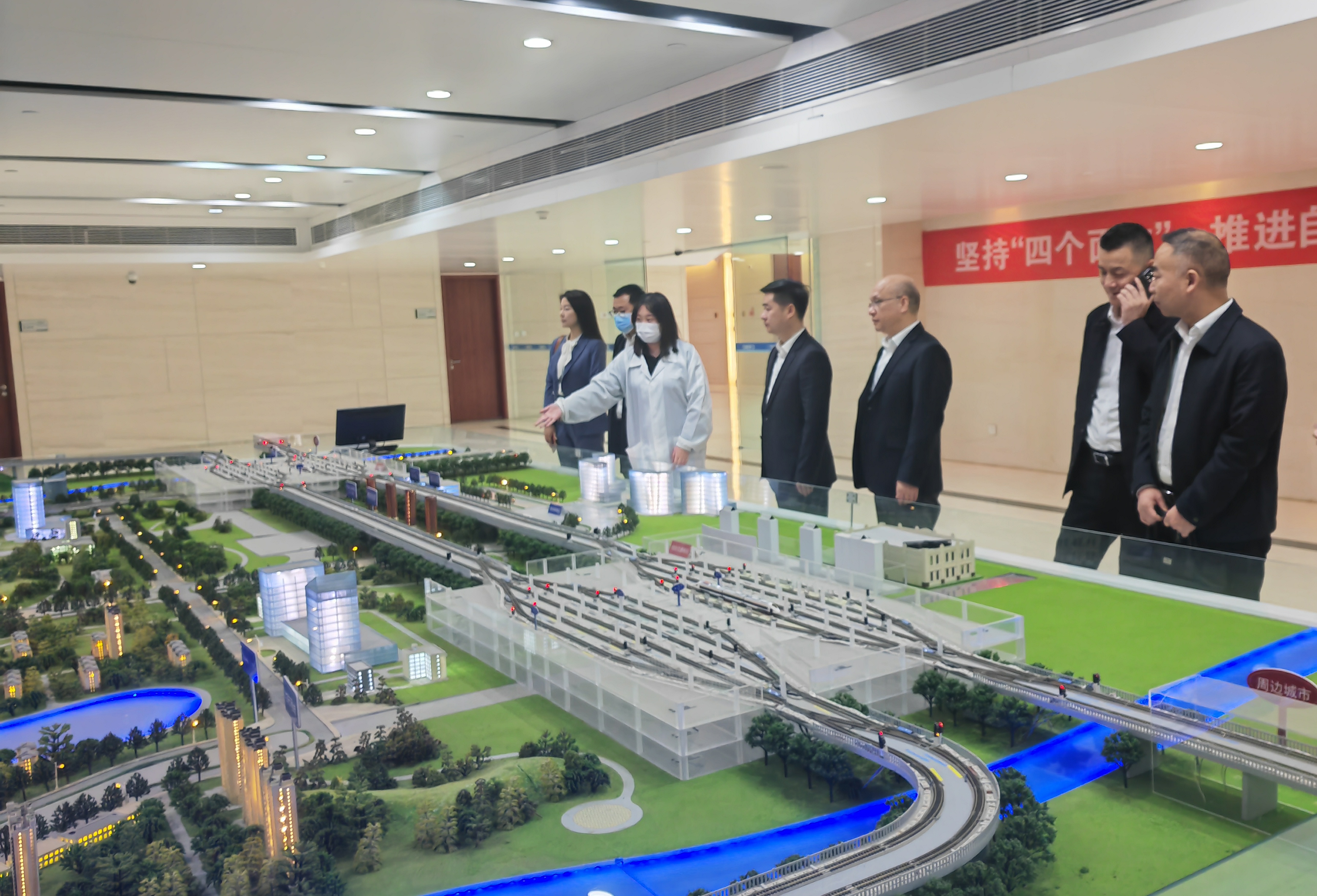 醴陵市副市长尹世俊一行到投资集团调研座谈