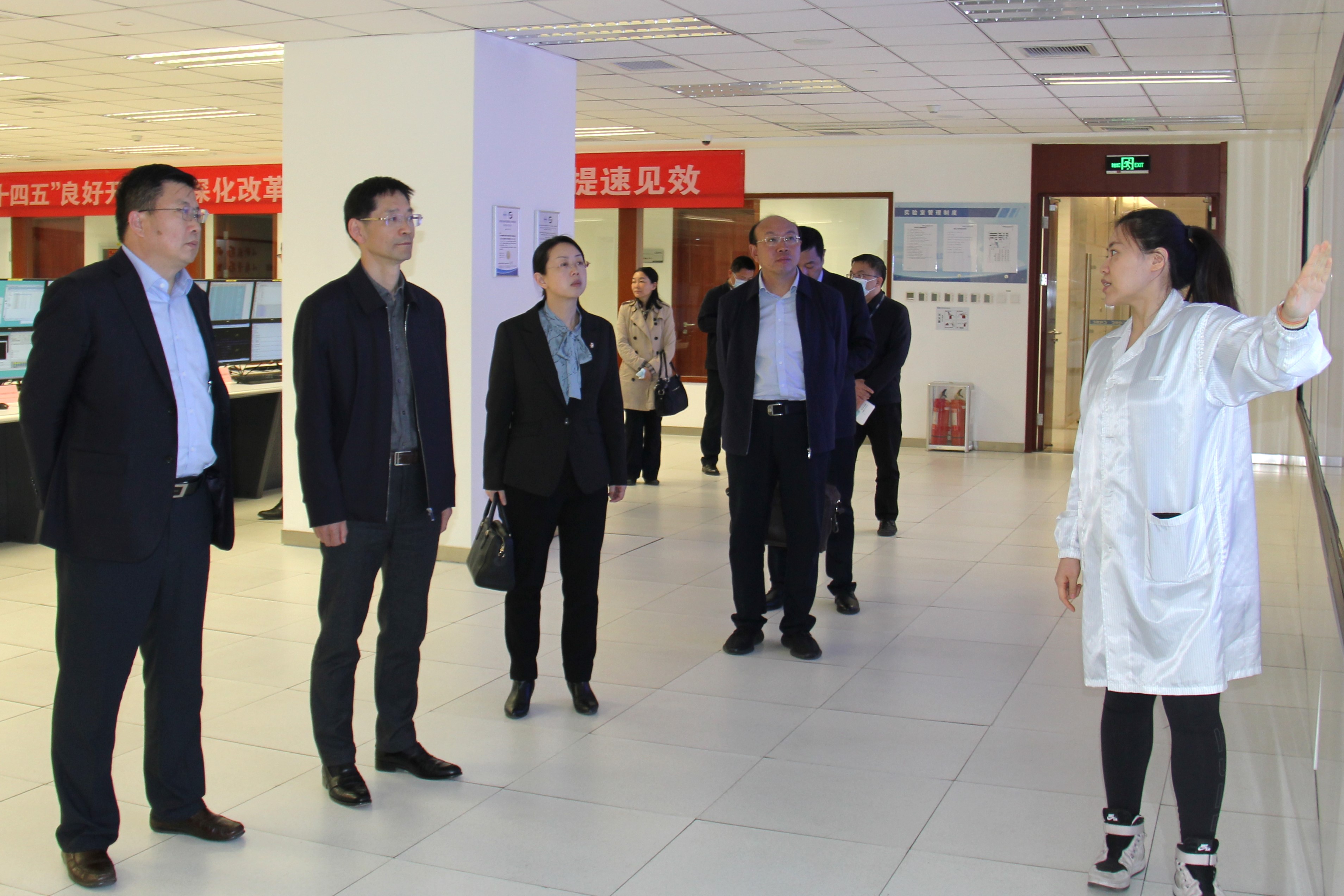 武汉市长江新区管委会主任、新洲区委书记赵利洪到访通号投资集团