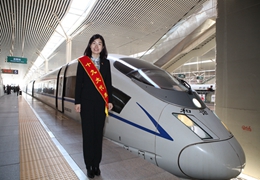 满载嘱托赴盛会 欢声笑语送代表
