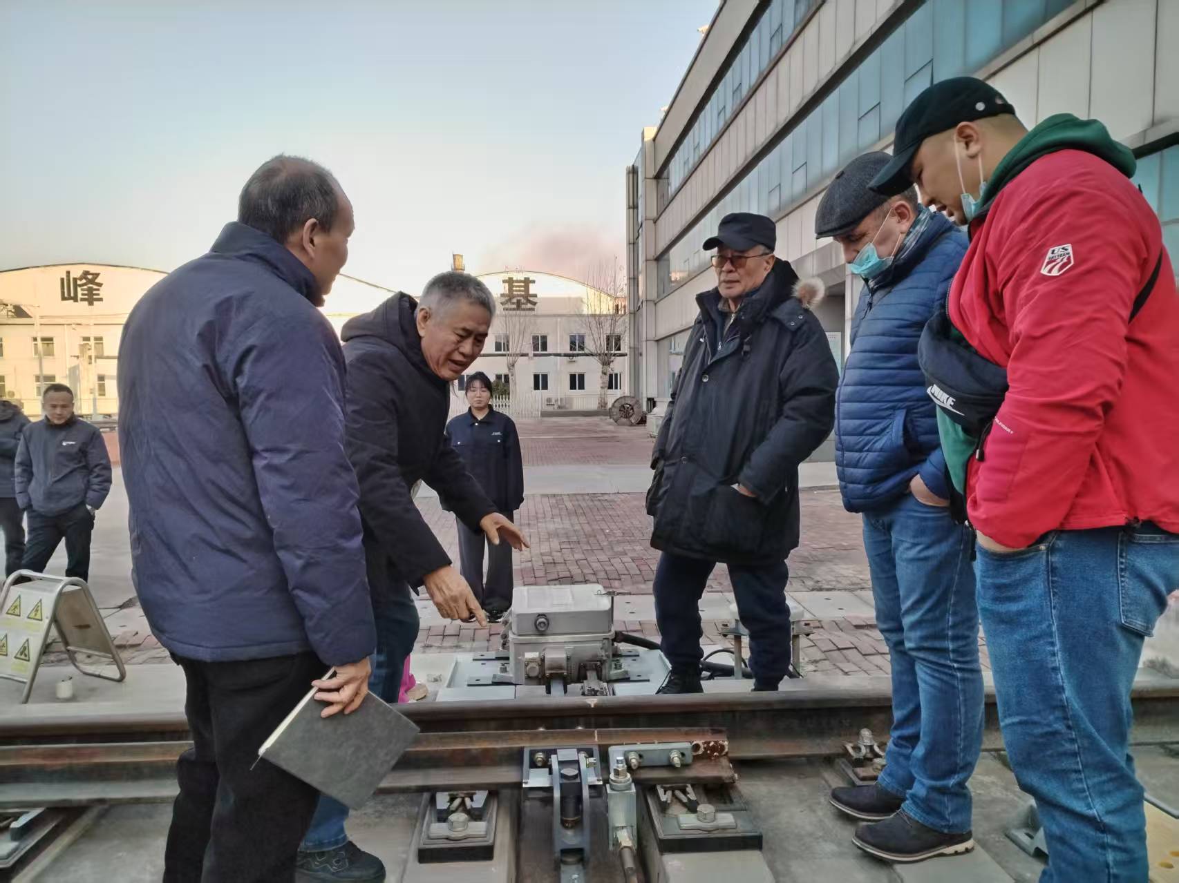 蒙古乌兰巴托铁路公司等领导及专家一行 莅临津信公司考察交流